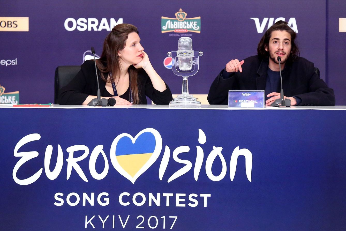 Salvador Sobral, ganador del Festival de Eurovisión 2017, junto a su hermana Luísa.