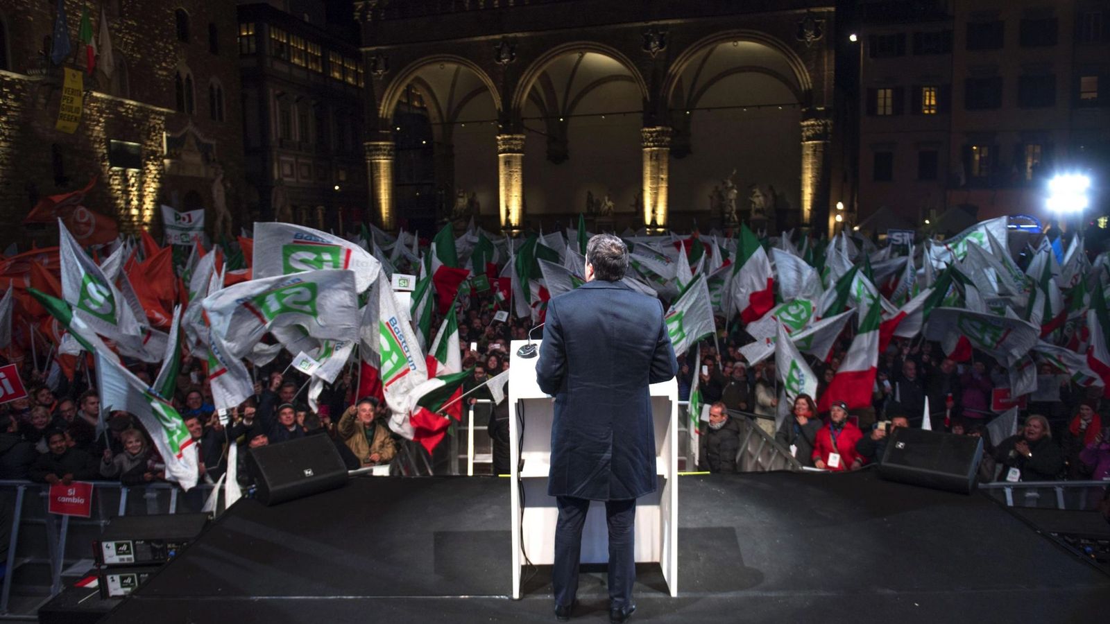 Foto: El primer ministro italiano, Matteo Renzi, en un mitin previo al referendum. (Reuters)