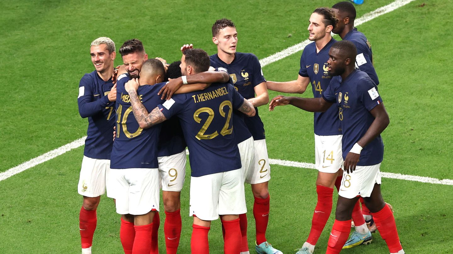 Los jugadores de la selección francesa celebran uno de los goles ante Australia en Qatar.