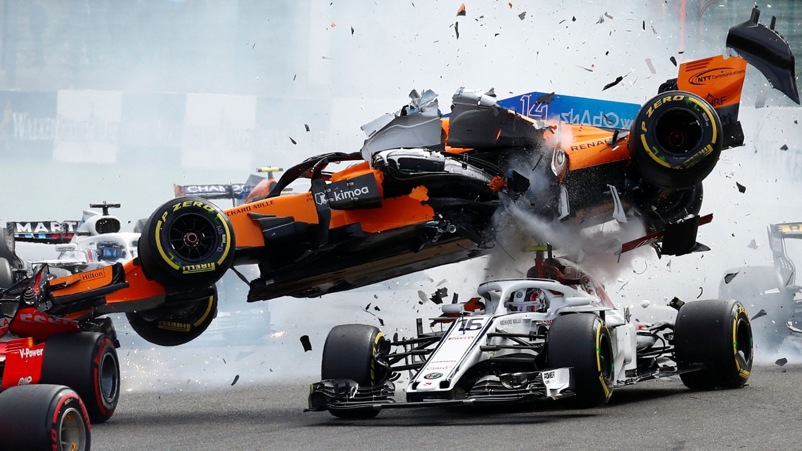 Foto: Fernando Alonso sufrió un aparatoso accidente en Spa. (Reuters)