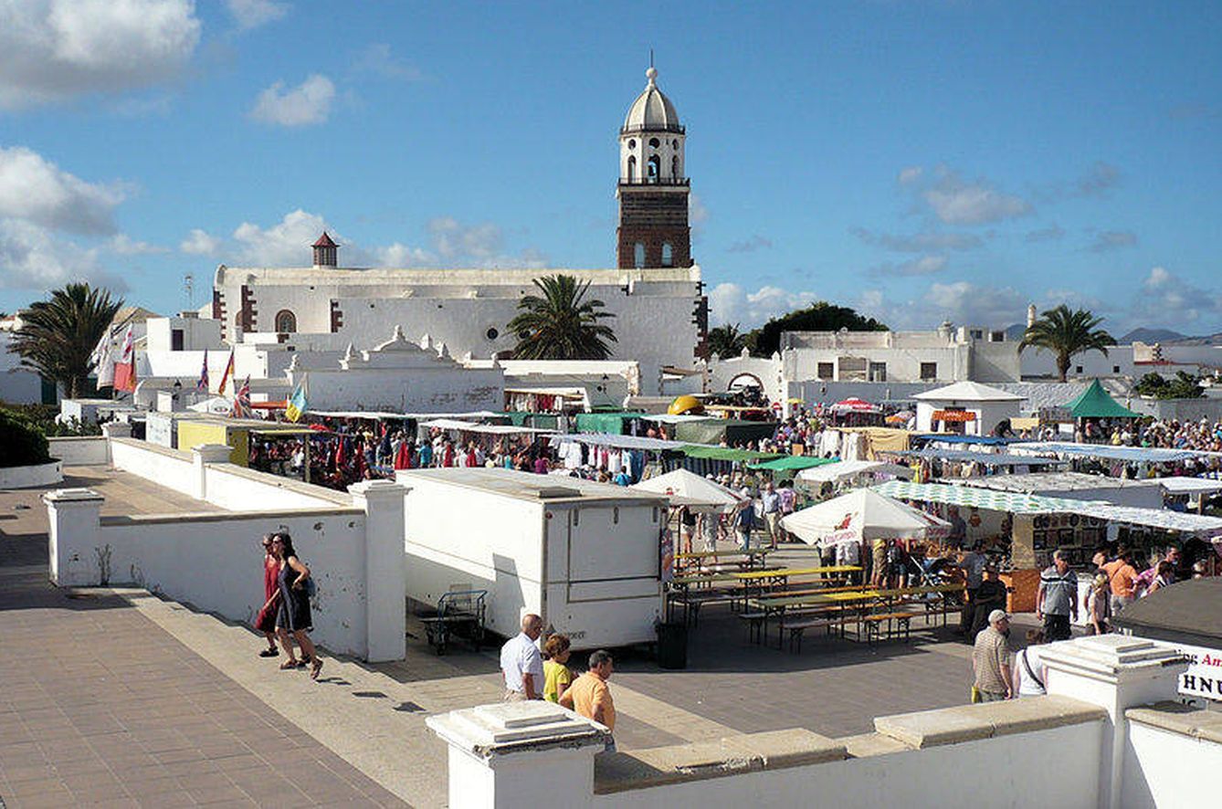 Un mercado en Teguise, Lanzarote. (Wikimedia Commons)