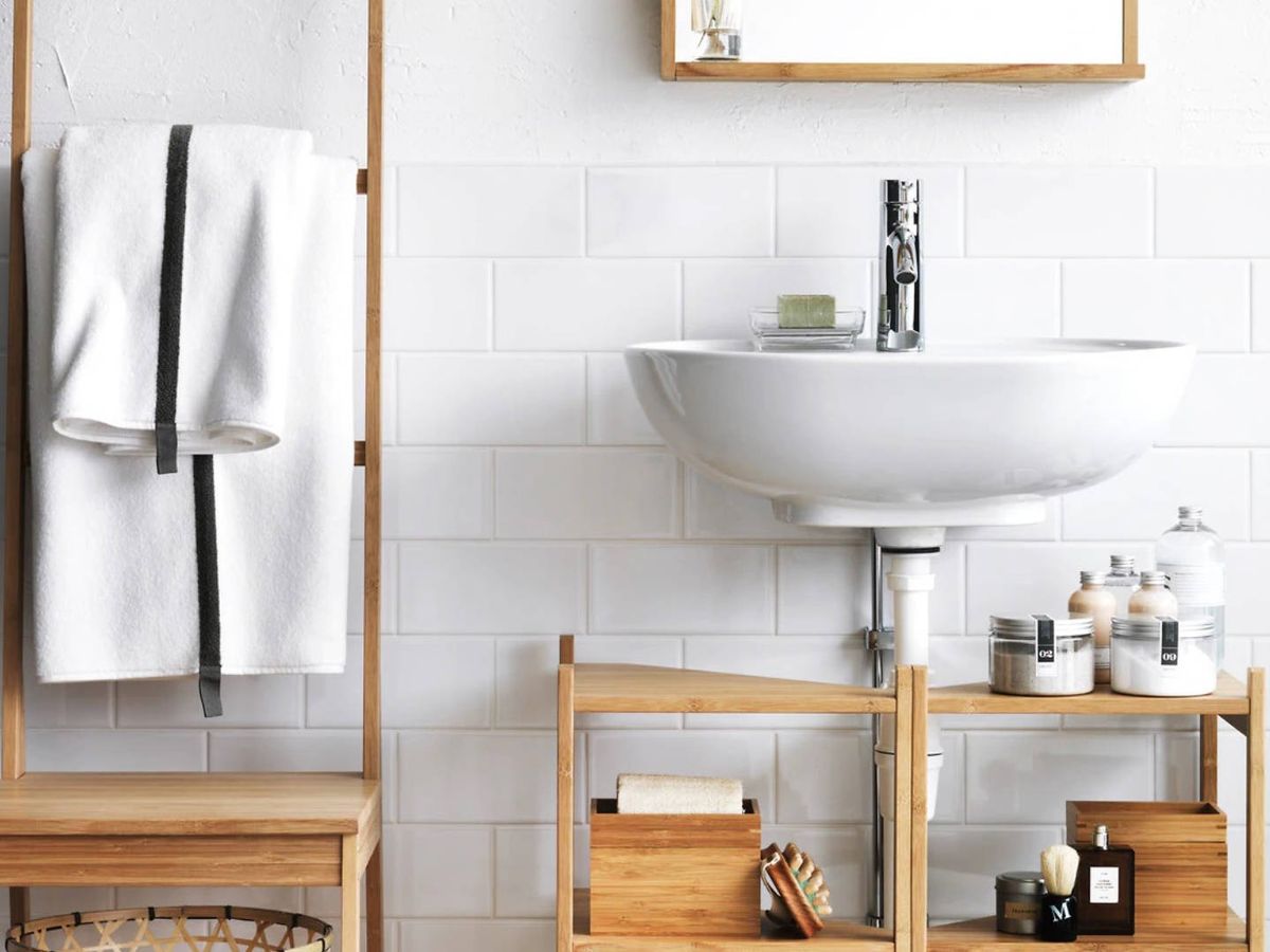 Un baño pequeño con espacio para todo es posible gracias a estos muebles de  Ikea