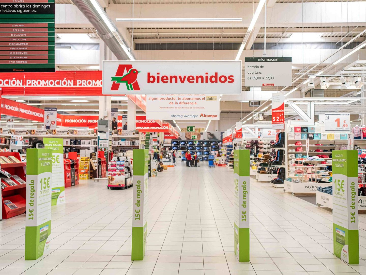 Los supermercados e hipermercados Alcampo llevan 40 años operando en España.