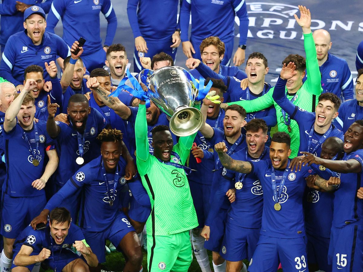 Foto: Los jugadores del Chelsea levantan la Champions. (Reuters)