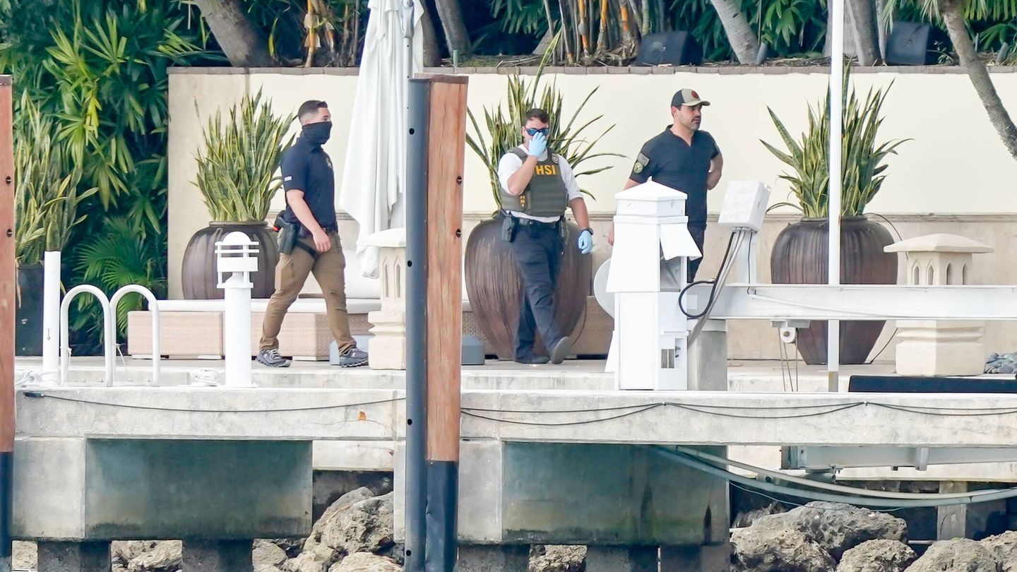 Agentes federales en la mansión de Miami de Sean Combs. (Gtres)