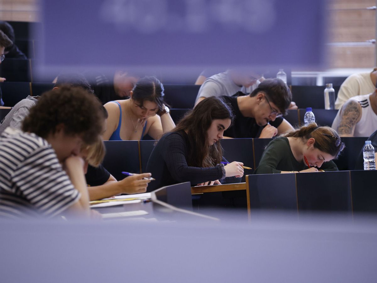 Foto: Estudiantes en la universidad de Cataluña, junio de 2024. (EP/Kike Rincón)