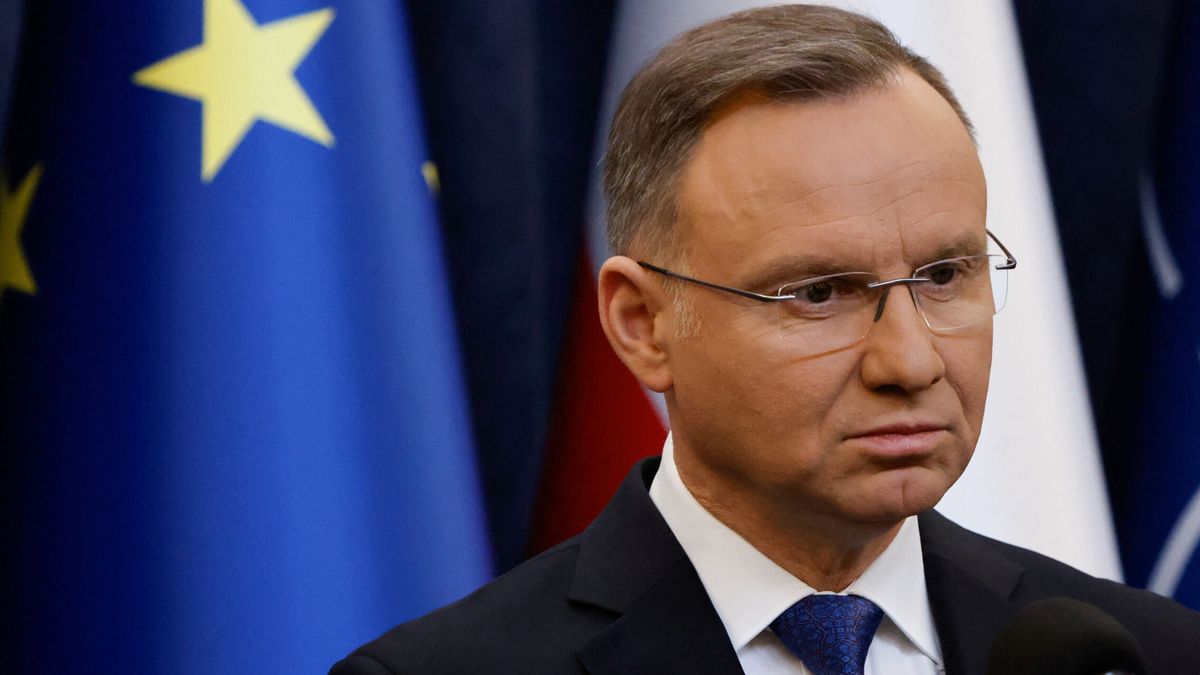 El exministro del Interior polaco anuncia una huelga de hambre en medio de una crisis institucional