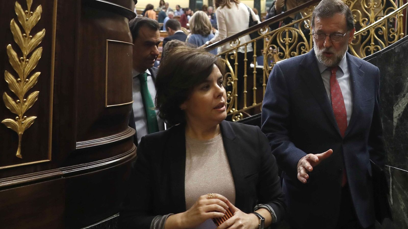 Foto: El presidente del Gobierno, Mariano Rajoy, y la vicepresidenta, Soraya Sáenz de Santamaría. (EFE)