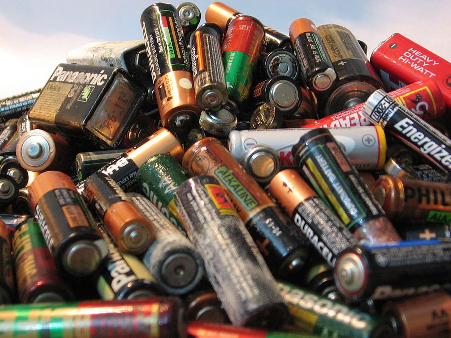 Los peligrosos componentes químicos de las pilas y baterías obligan a un proceso de reciclaje especial. 