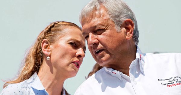 Foto:  López Obrador y su mujer, una pareja muy unida. (Cordon Press)
