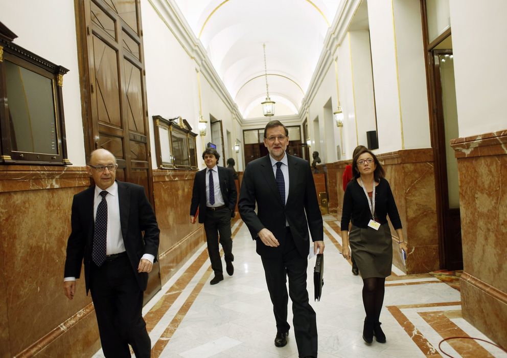 Foto: Cristóbal Montoro, junto a Mariano Rajoy. (Reuters)