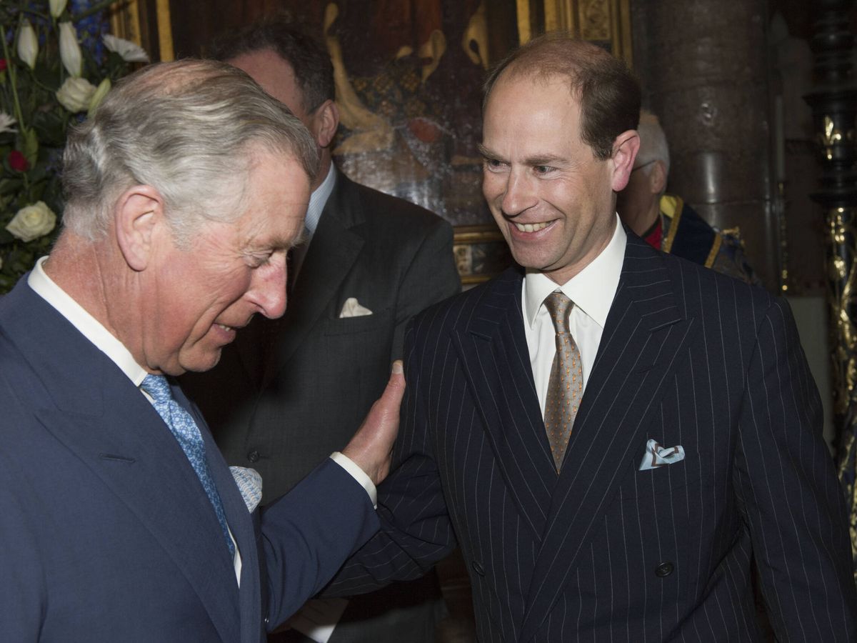 Foto: El príncipe Carlos y el príncipe Eduardo, en una imagen de archivo. (Getty)