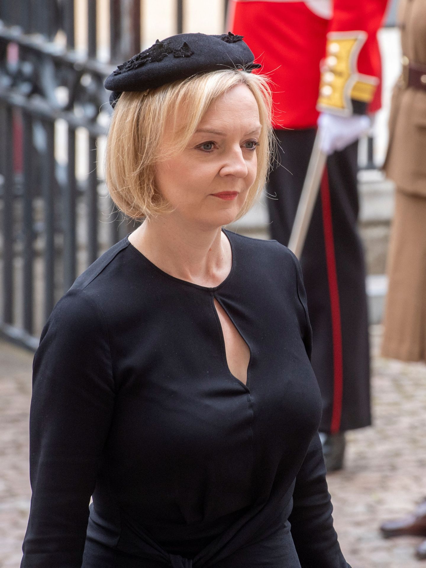 Liz Truss, primera ministra en aquel momento, en el funeral de la reina Isabel II. (Geoff Pugh Pool/REUTERS)