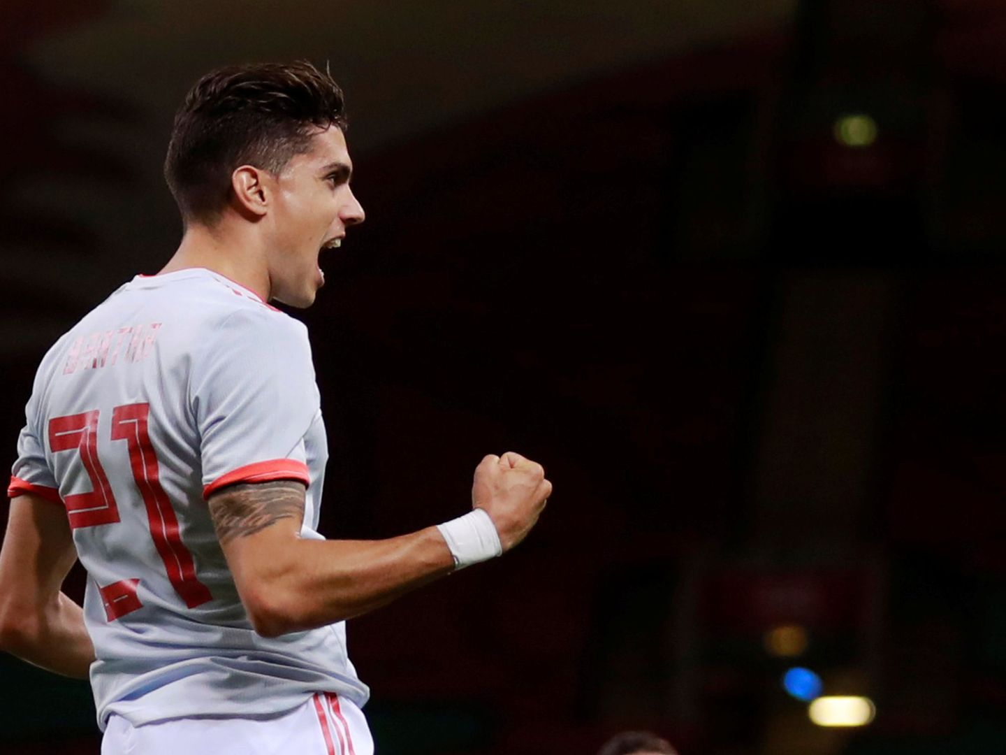 Marc Bartra celebra su gol a Gales, el primero que marca con España. (Reuters)