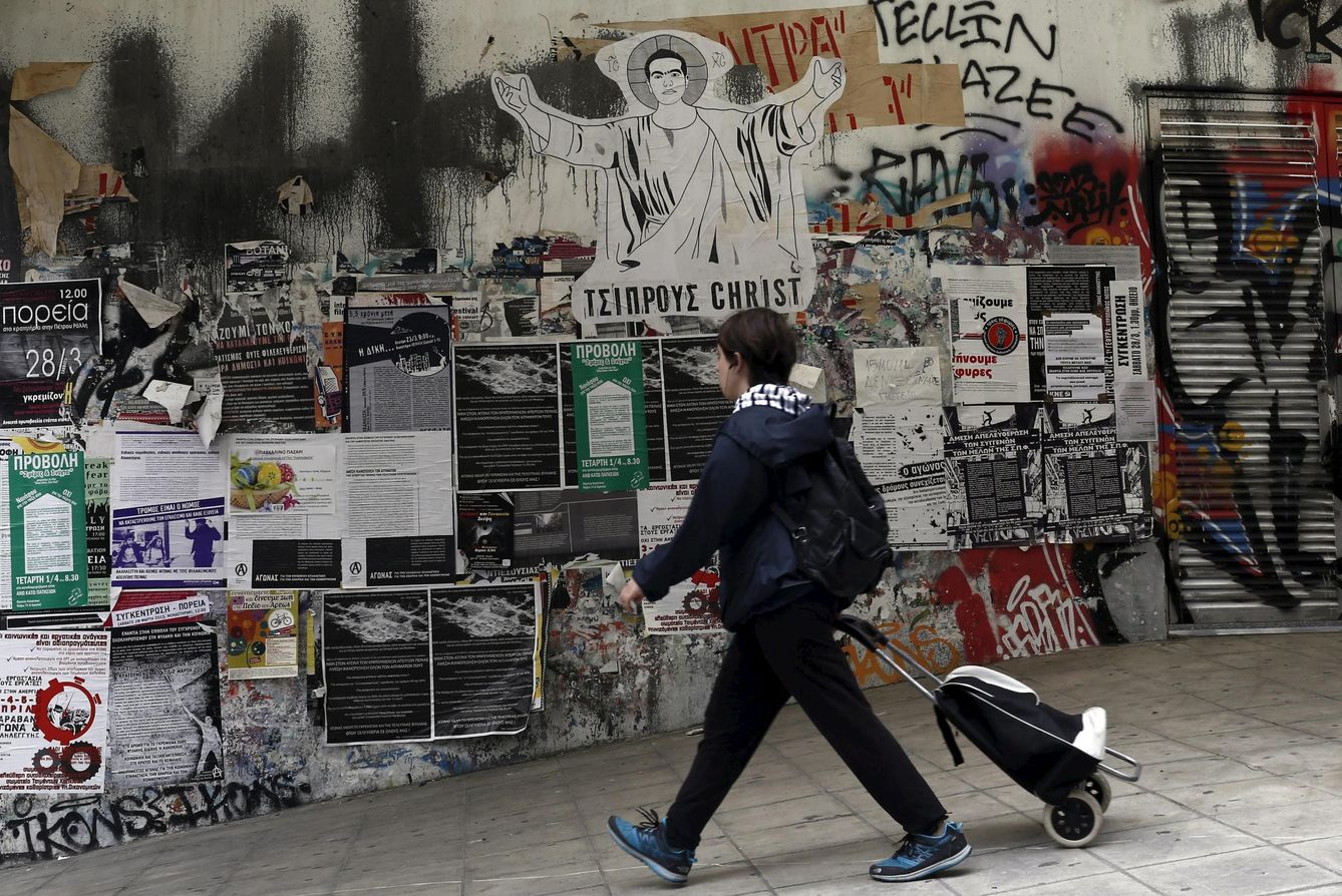 Una pintada de Tsipras representado como Jesucristo en el centro de Atenas (Reuters).