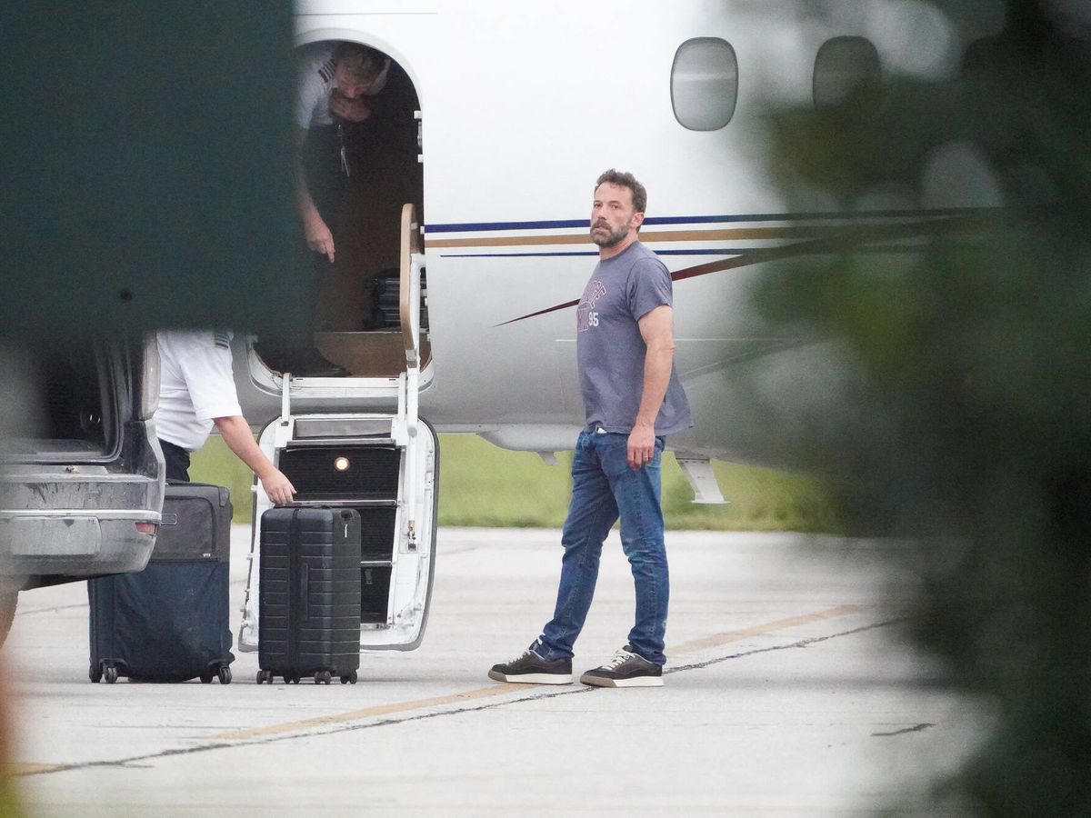 Foto: Ben Affleck, subiendo a un jet privado tras su boda en Georgia. (Gtres)