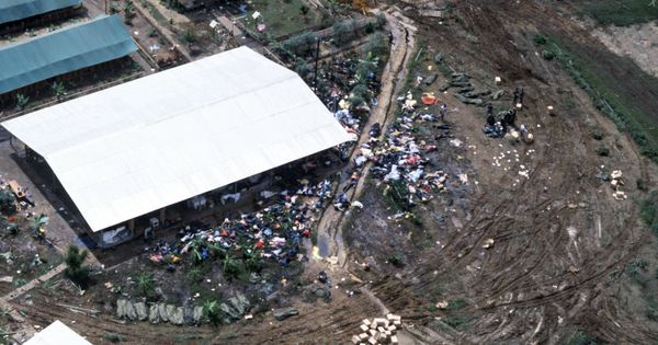 Foto: Vista aérea de los cadáveres de Jonestown. (Gobierno de Estados Unidos)