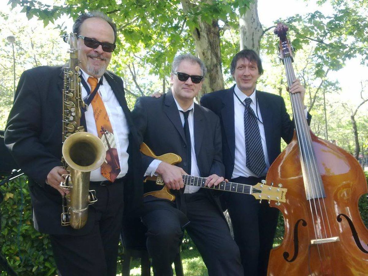 Foto: El saxofonista Marcelo Peralta, en una foto difundida por su amigo, el guitarrista Guillermo Bazzola (centro)