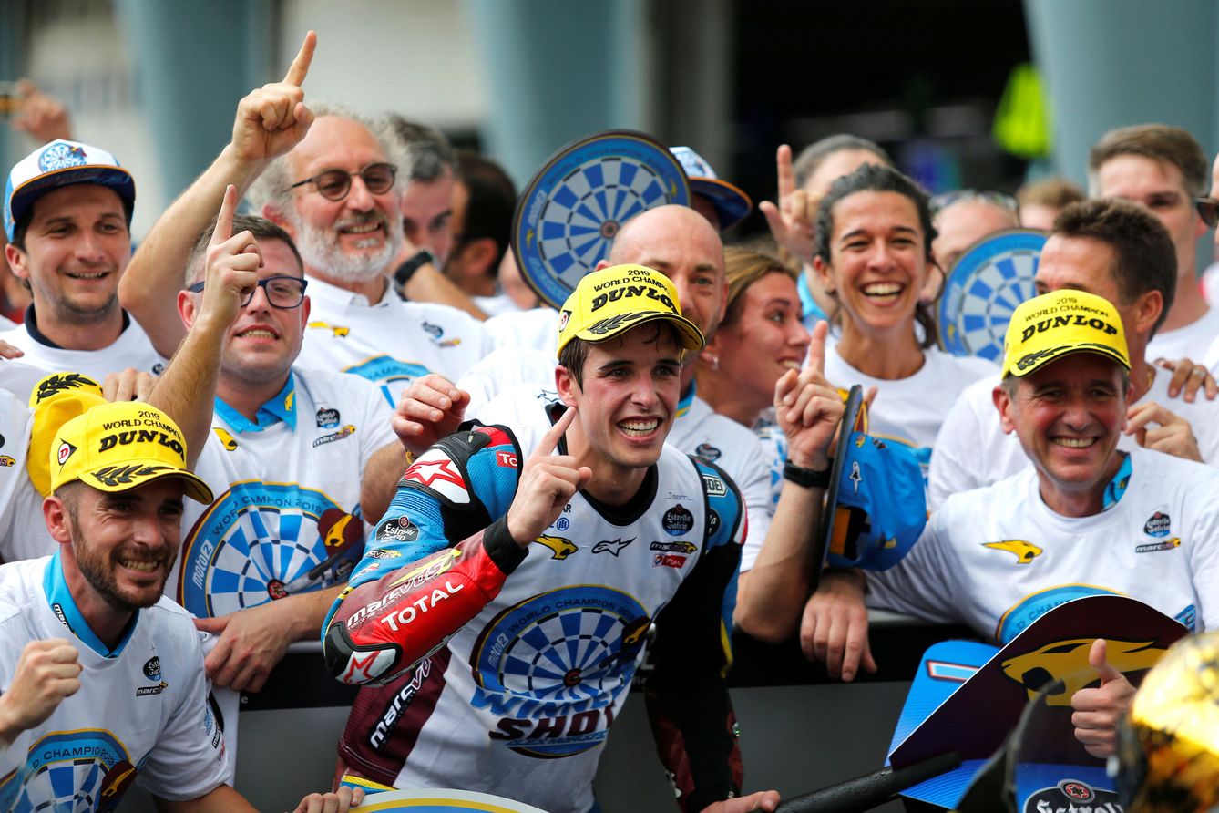 Álex Márquez y su equipo, celebrando el segundo campeonato de su carrera. (EFE)