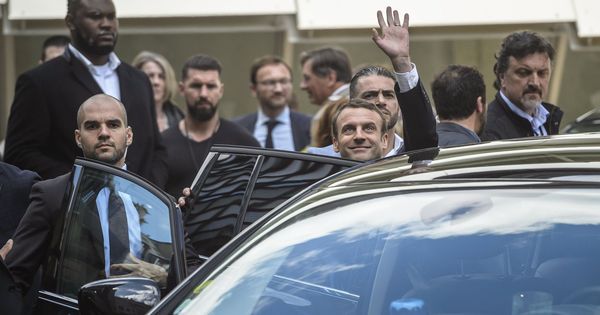 Foto: Emmanuel Macron llega a un encuentro informativo del partido En Marcha en París, el 13 de mayo de 2017. (EFE)