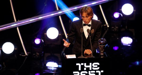 Foto: Modric, con el premio The Best. (EFE) 