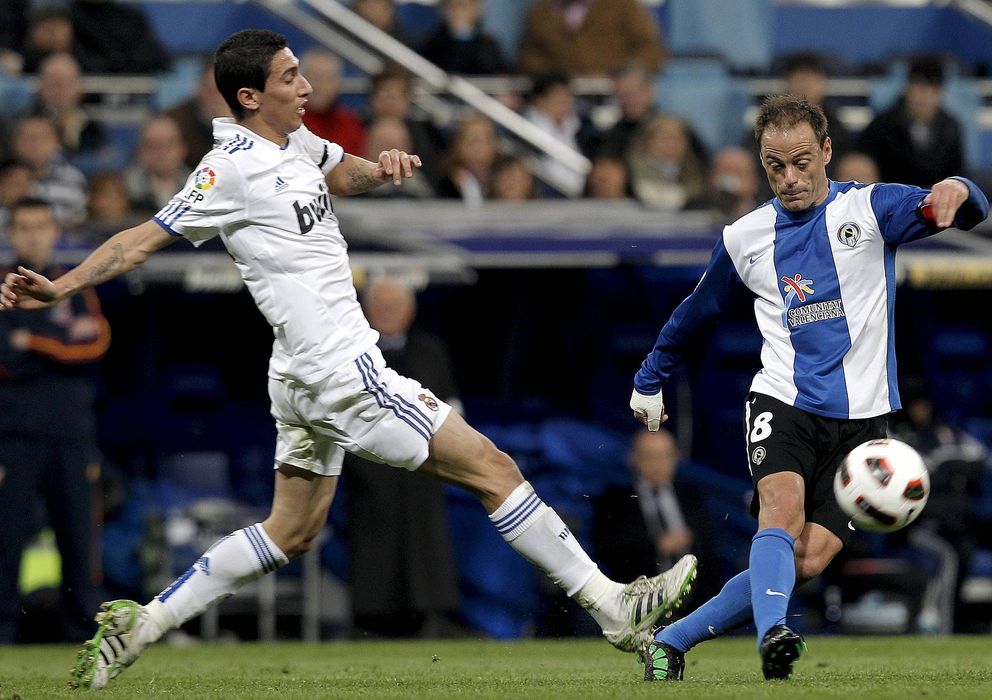 Foto: Farinós y Di María, durante un Real Madrid-Hércules (EFE)