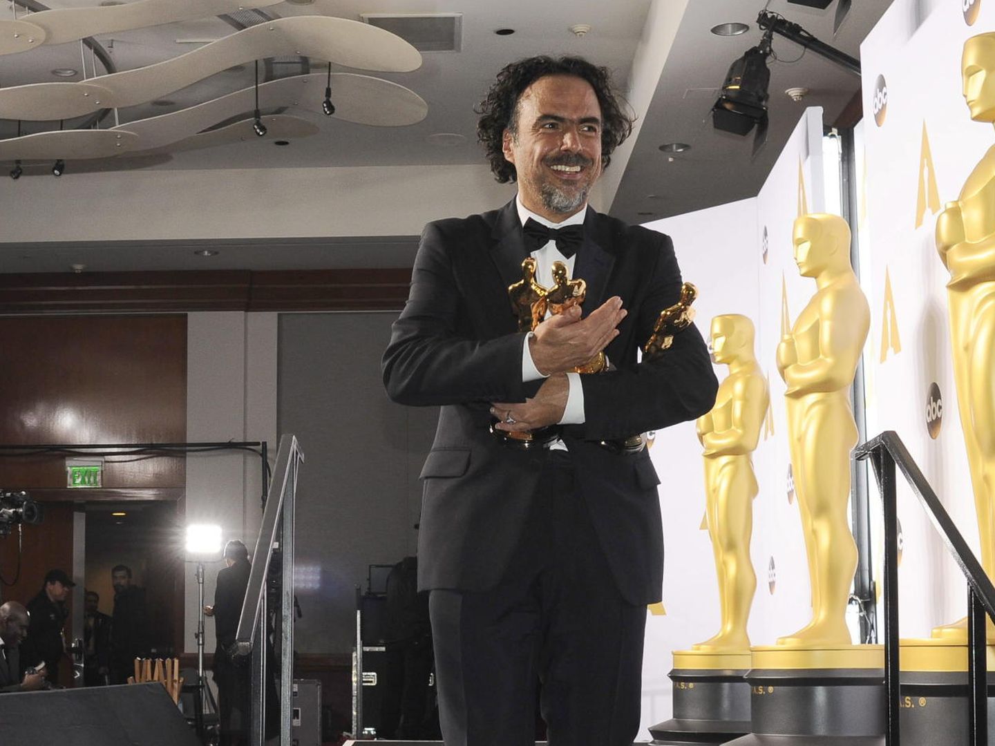 Iñárritu posa con todos sus premios (EFE)