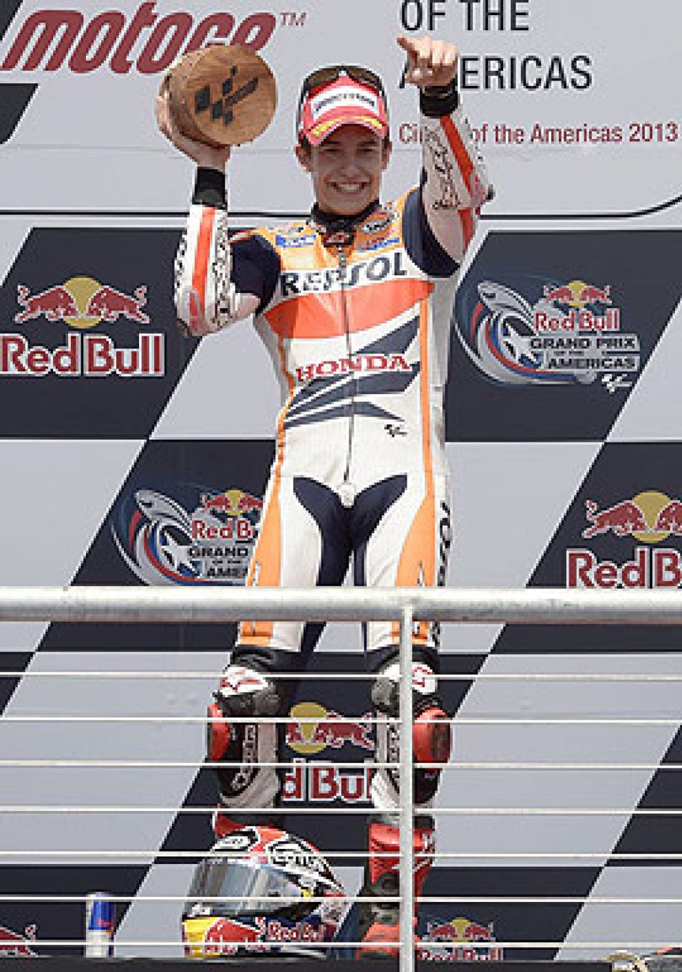 Foto: Marc Márquez entra en la historia tras convertirse en el piloto más joven en ganar