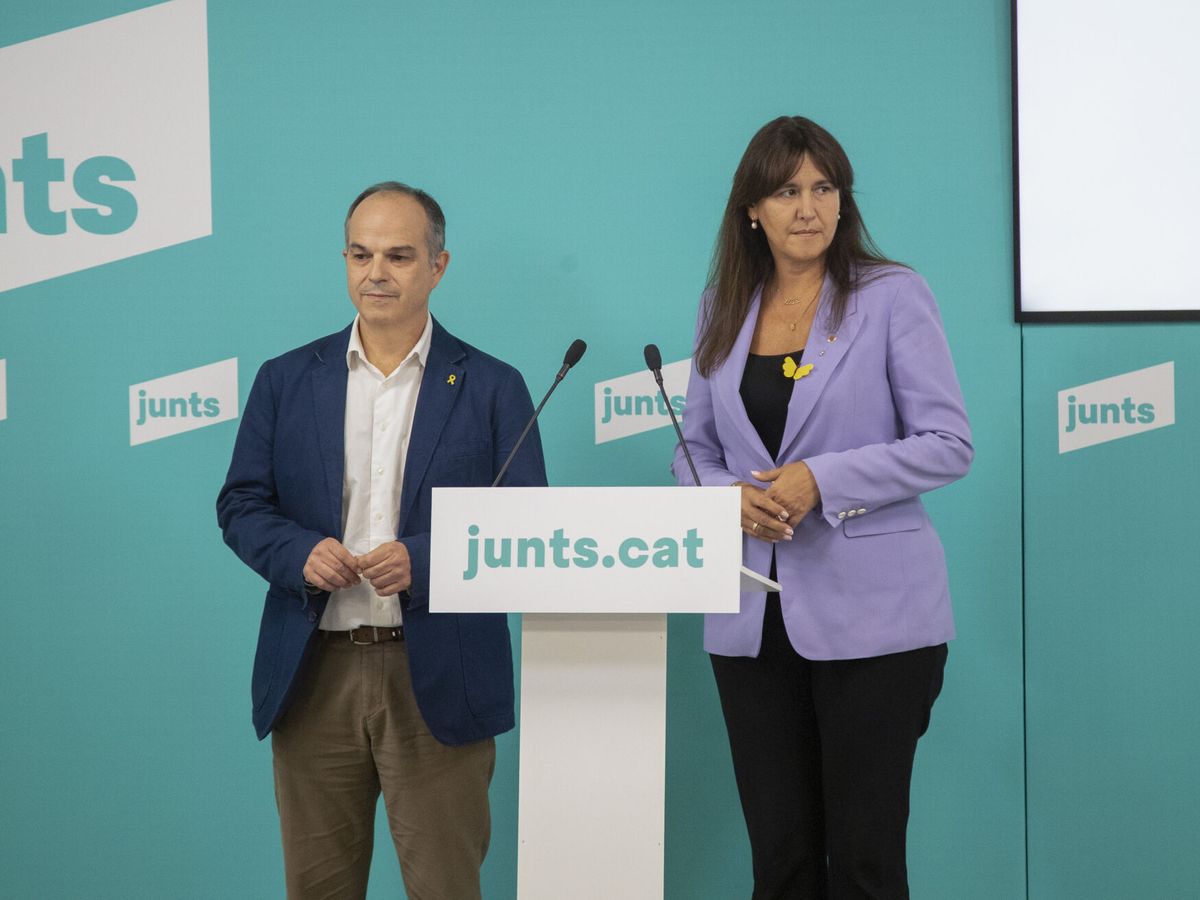 Foto: El secretario general de JxCAT, Jordi Turull (i), y la presidenta del partido, Laura Borràs. (EFE/Marta Pérez)