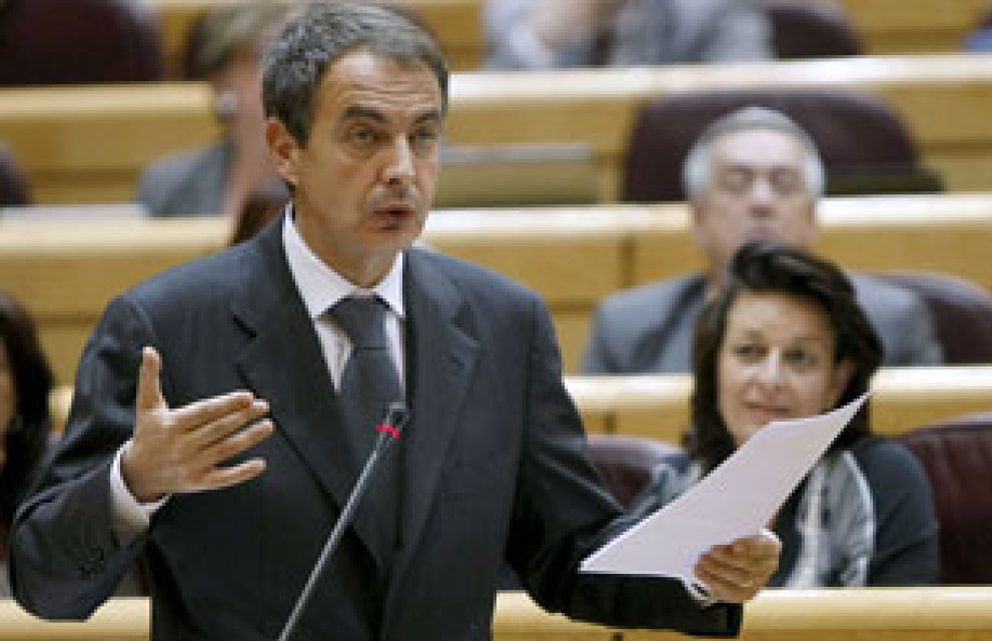 Foto: Rajoy acusa a Zapatero de incumplir el Código de Buen Gobierno que proclama por usar un Falcon para un mitin