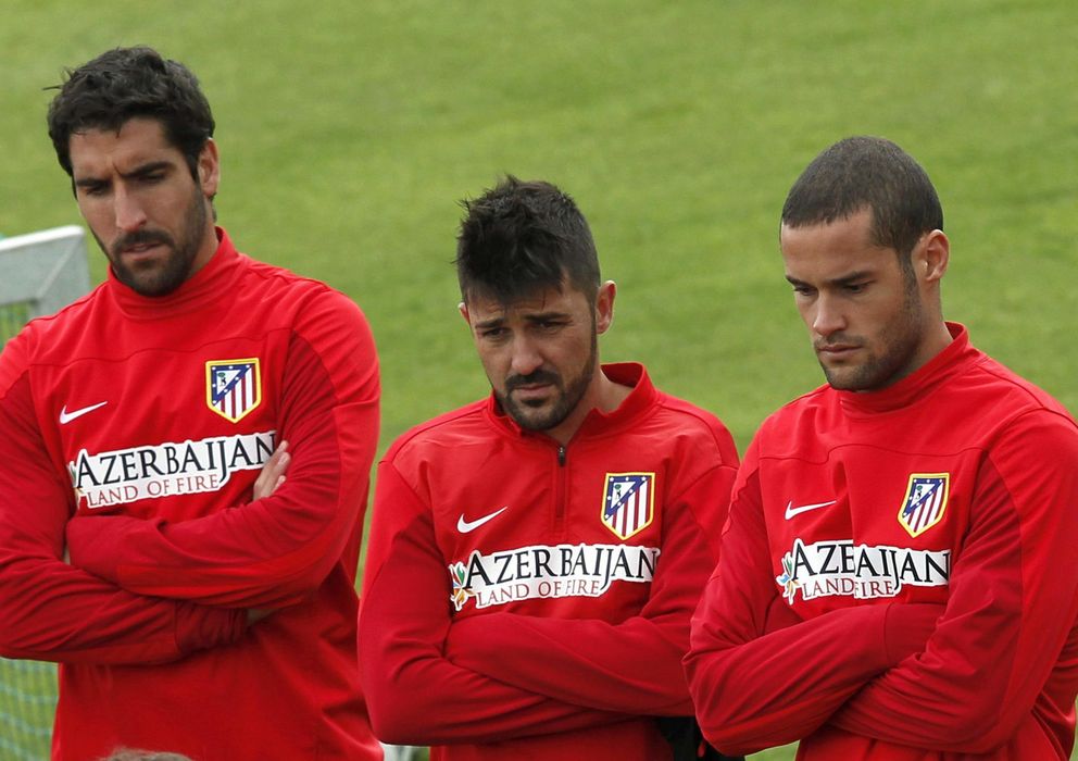Foto: Raúl García, David Villa y Mario Suárez, durante un entrenamiento pensando en Lisboa.