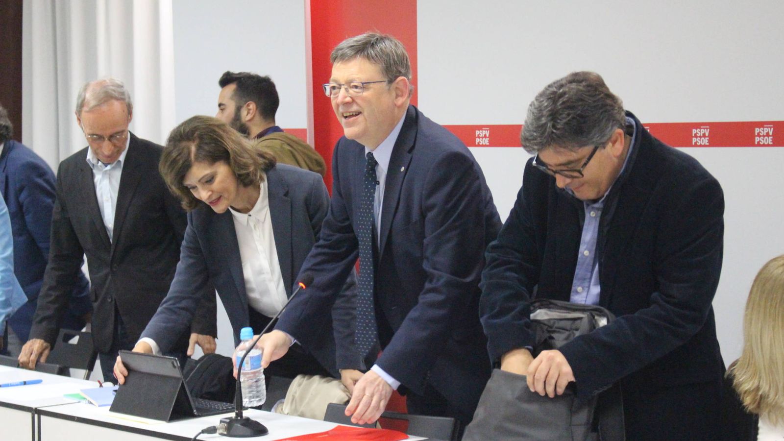Foto: Ximo Puig, con el secretario de Organización, Alfred Boix, a su izquierda, en la ejecutiva del PSPV-PSOE de este 10 de mayo. (PSPV)