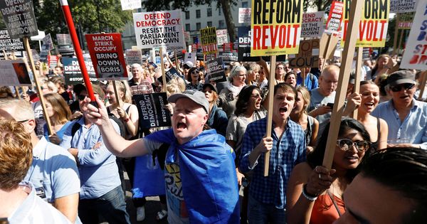 Foto: Manifestantes contrarios al Brexit salen a la calle en Londres. (Reuters)