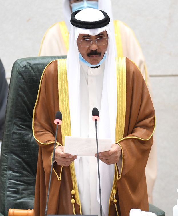 Foto: El nuevo emir de Kuwait, jurando su cargo. (EFE)