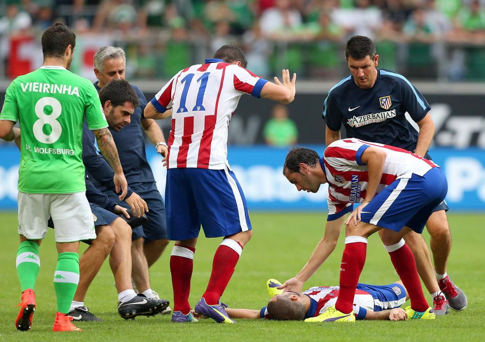 Foto: Mario Suárez, nada más recibir el golpe que le dejó inconsciente (EFE)