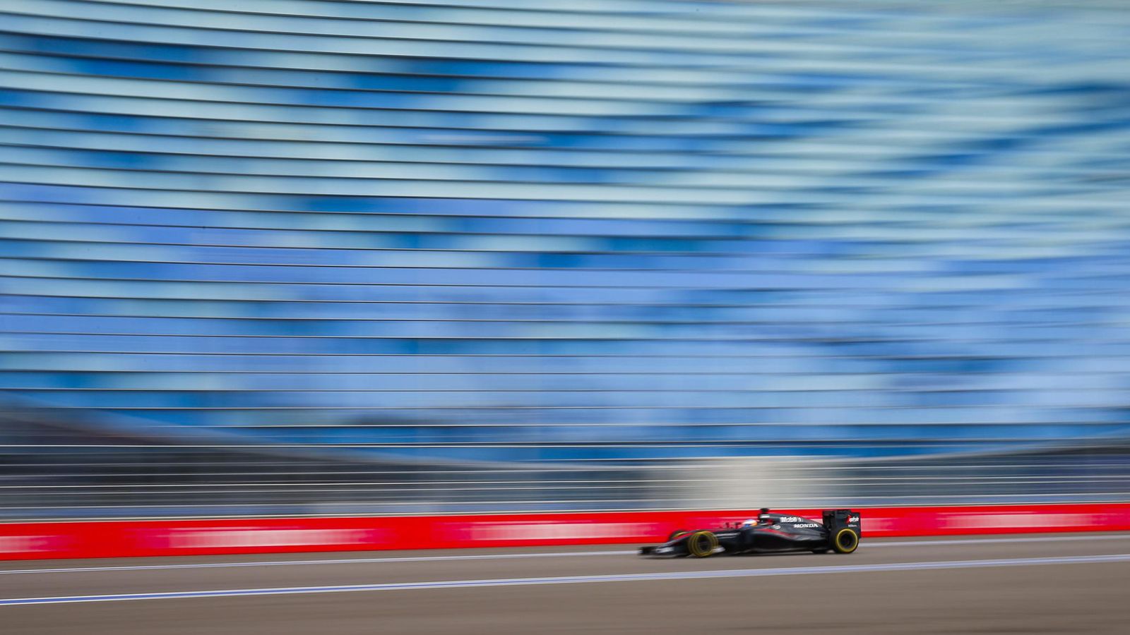 Foto: En Sochi, los dos McLaren-Honda consiguieron terminar la carrera (Efe)