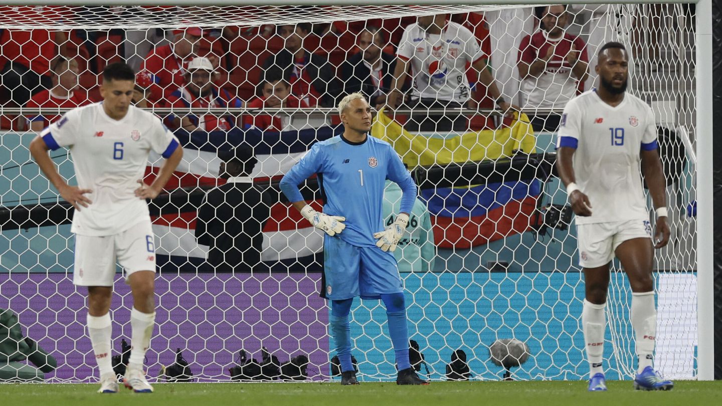 Desilusión de Keylor Navas, portero de Costa Rica tras el partido con España (EFE/J.J Guillén) 