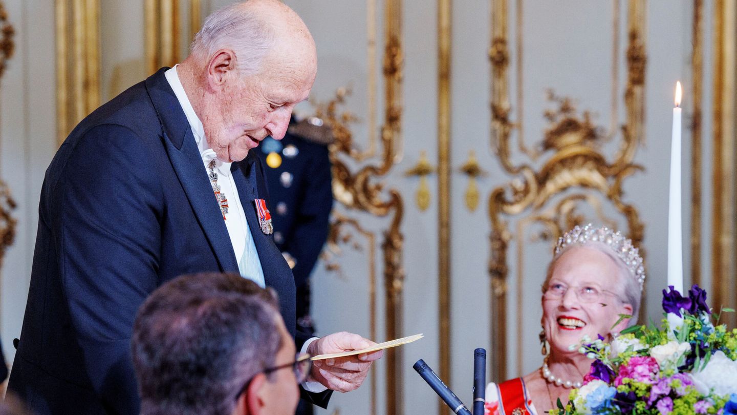 El rey Harald y la reina Margarita, durante la cena. (Reuters/Liselotte Sabroe)