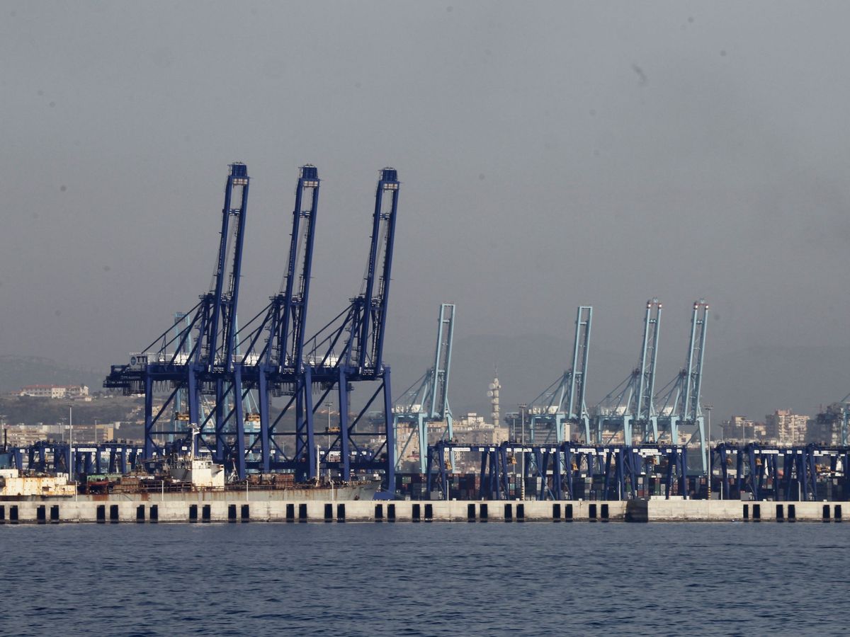 Foto: Las terminales de Algeciras, paradas, en una imagen de archivo. (EFE)