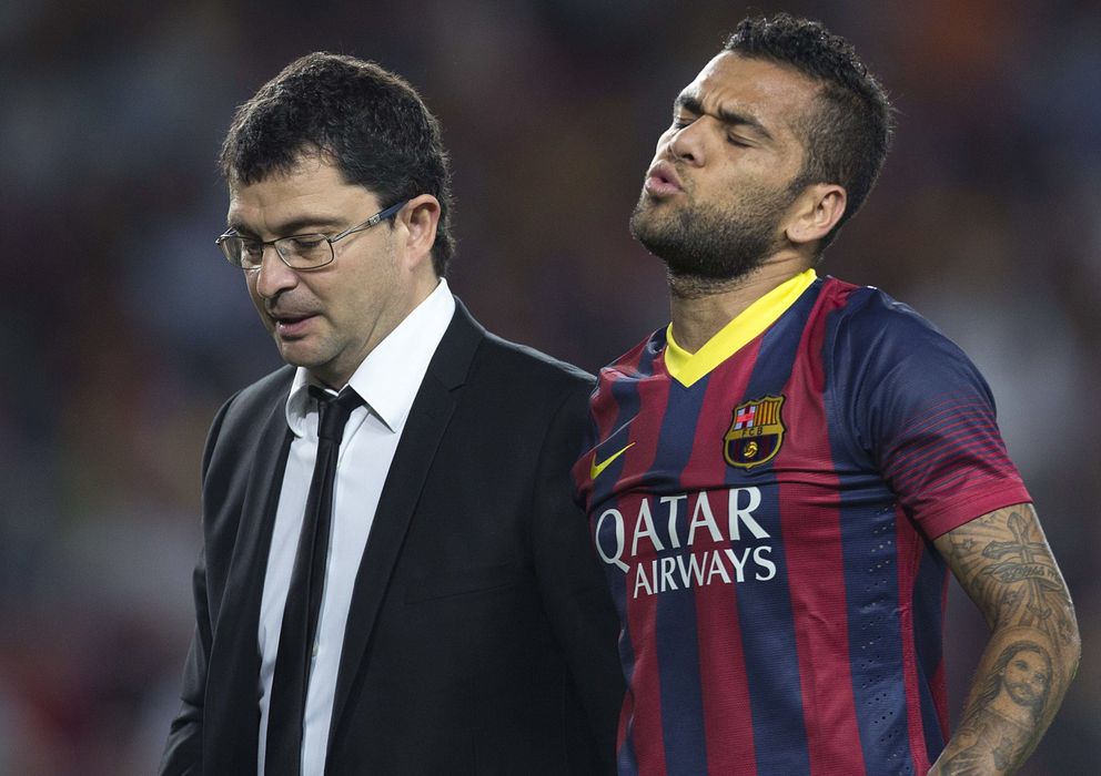 Foto: El brasileño Dani Alves se suma a la larga lista de bajas por lesión del Barcelona.