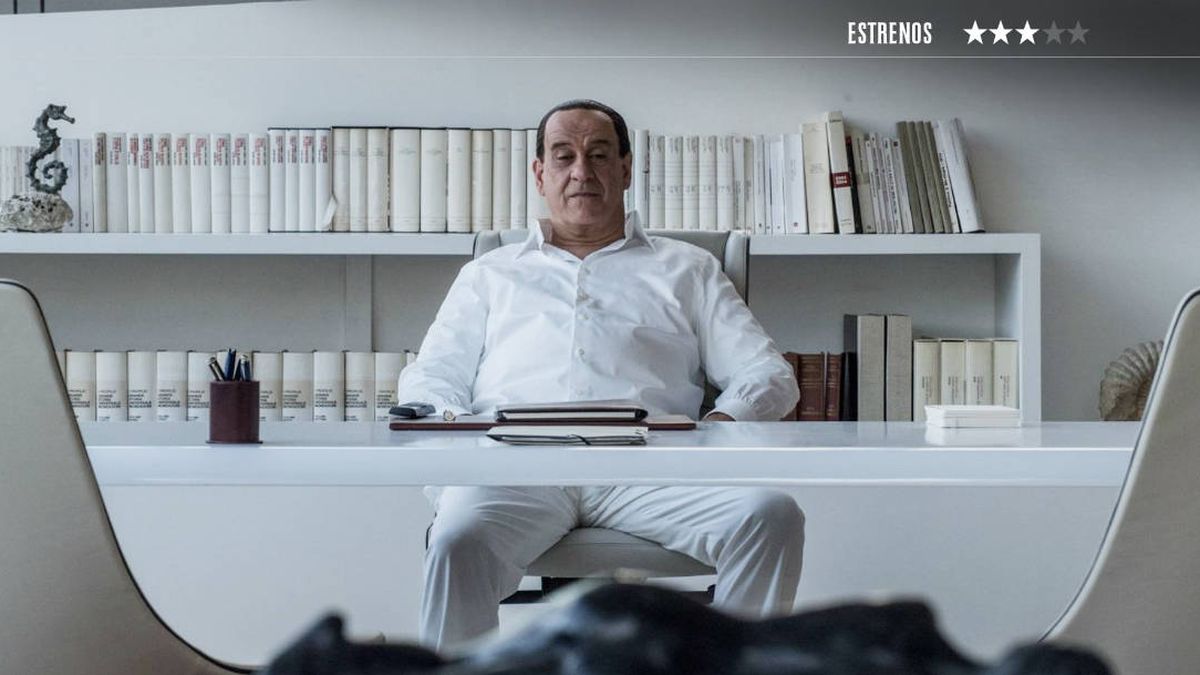 'Silvio (y los otros)': prostitutas, drogas y corrupción en el retrato vacío de Berlusconi