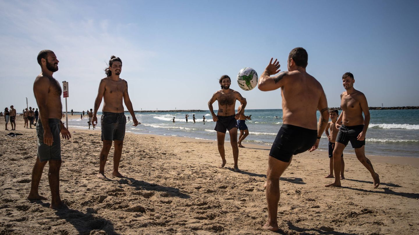Jugando en la playa de Tel Aviv mientras la guerra se recrudece en Gaza (Fermín Torrano)