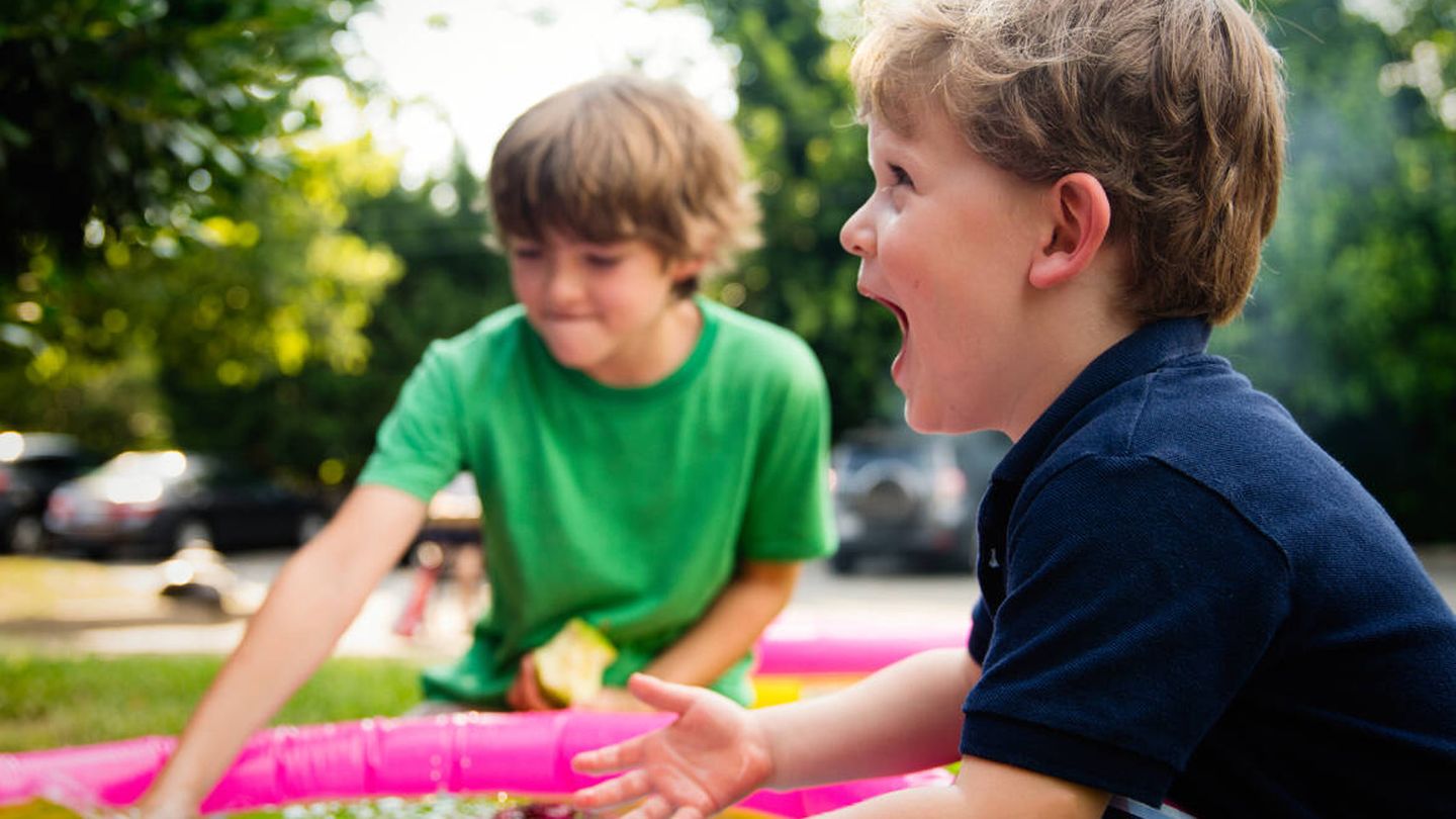 Divertirse con los niños es uno de los placeres del verano (Ashton Bingham para Unsplash)