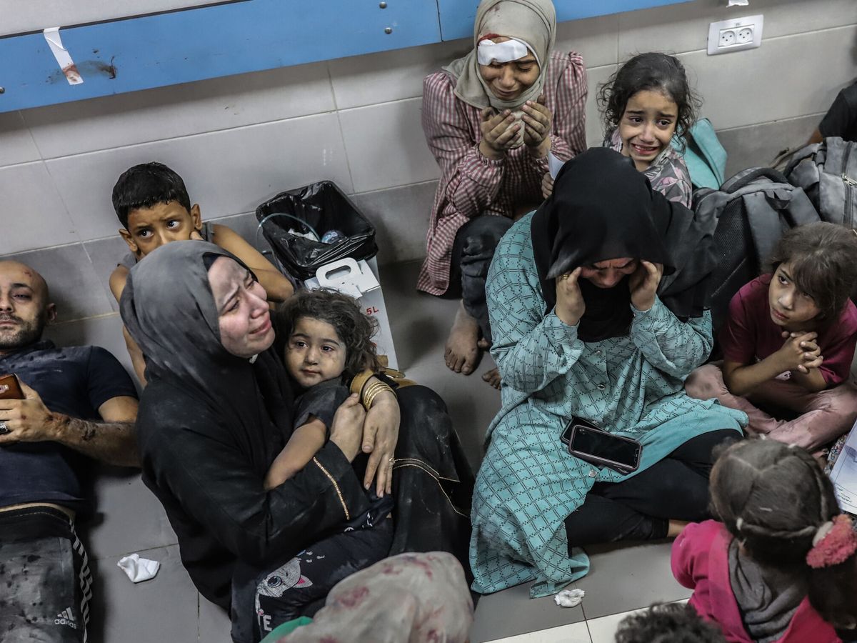 Foto: Civiles palestinos en el hospital Al Shifa de Gaza. (Europa Press/Mohammad Abu Elsebah)
