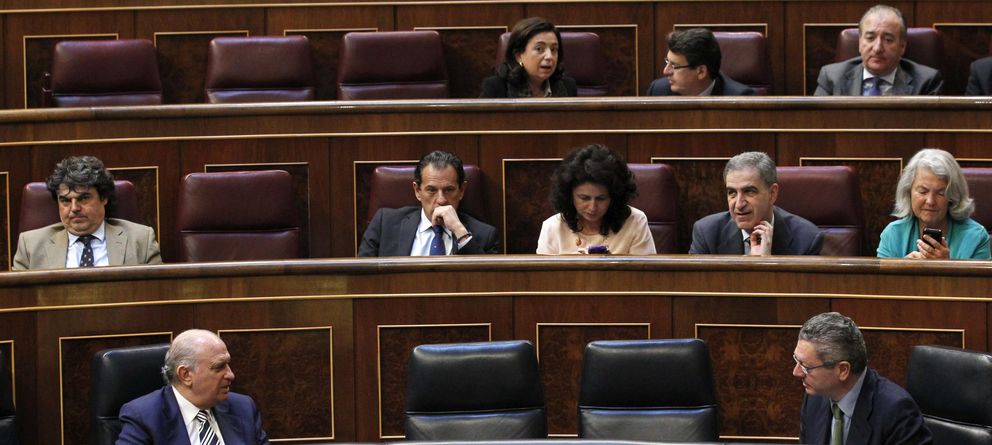 La opacidad manda en las Cortes: sólo dos de 18 partidos políticos son transparentes 