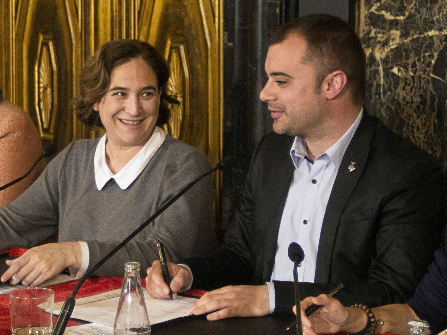 Ada Colau y Jordi Ballart, en marzo de 2017 en Barcelona. (EFE)