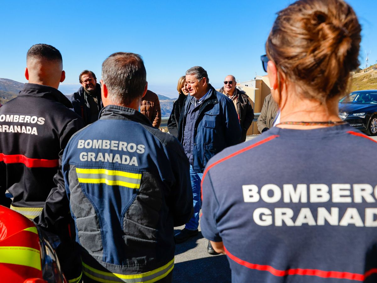 Foto: Bomberos de Granada en imagen de archivo. (Europa Press/Álex Cámara)