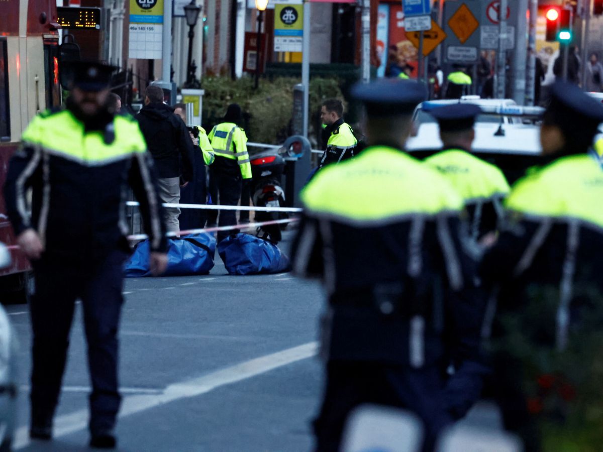 Foto: La Policía tras el ataque ocurrido en Dublín. (Reuters/Clodagh Kilcoyne)