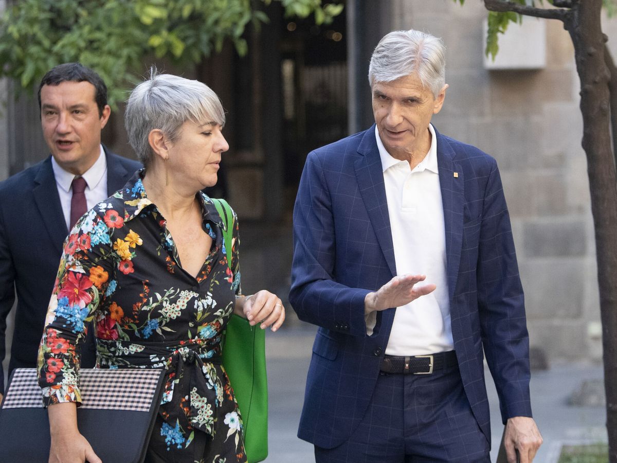 Foto: El 'conseller' de Salud, Josep Maria Argimon, junto a la 'consellera' de Justicia, Lourdes Ciuró. (EFE/Marta Pérez)