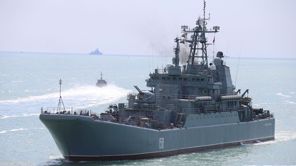 Ucrania prohíbe a los barcos rusos entrar en sus aguas interiores